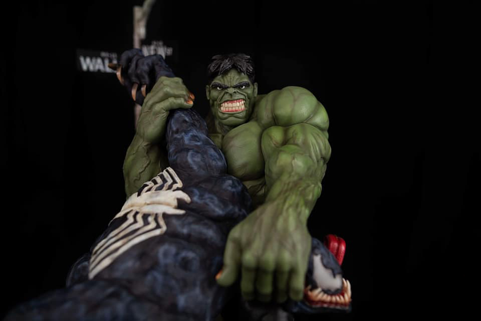 Venom vs Hulk 1/4 Scale Custom Statue